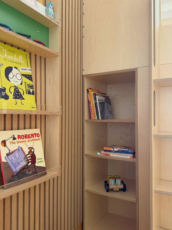 Light wood built in shelf with kid's books